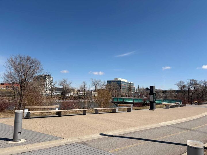 Property Photo: 325 3 Street SE 603 AB T2G 0T9