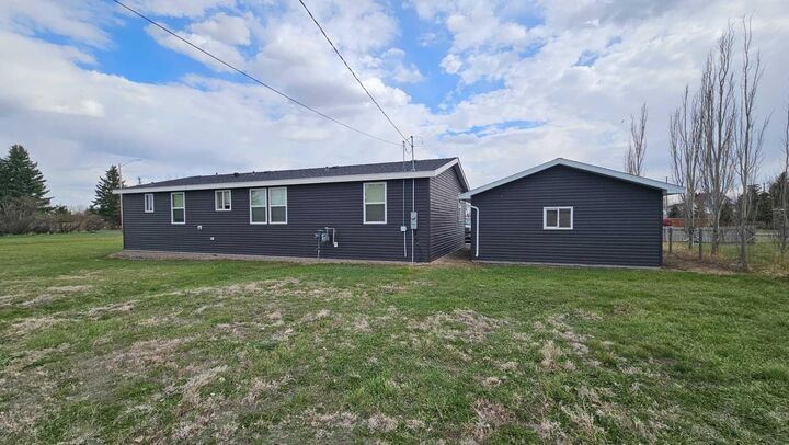 Property Photo: 503 5 Avenue AB T0K 2L0