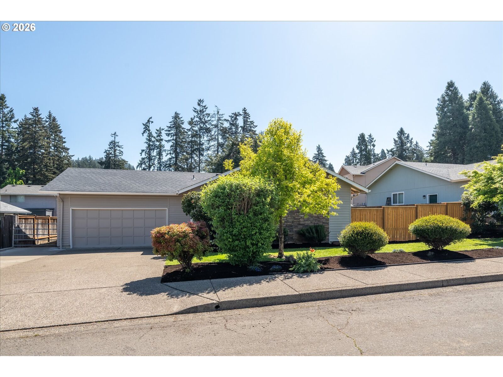 Property Photo:  945 S 55th Pl  OR 97478 