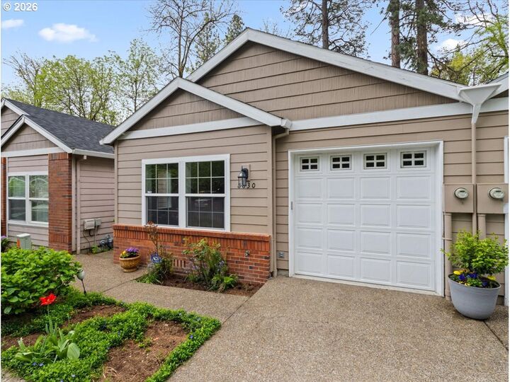 Property Photo:  8830 SW Maple Ct  OR 97223 