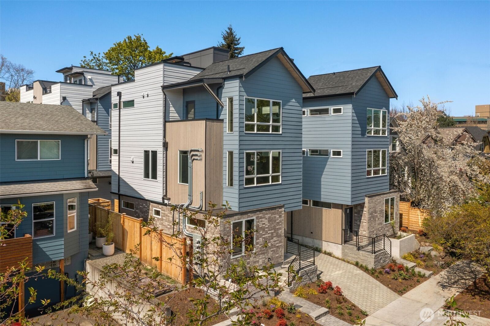 Property Photo:  1625 B  21st Avenue  WA 98122 