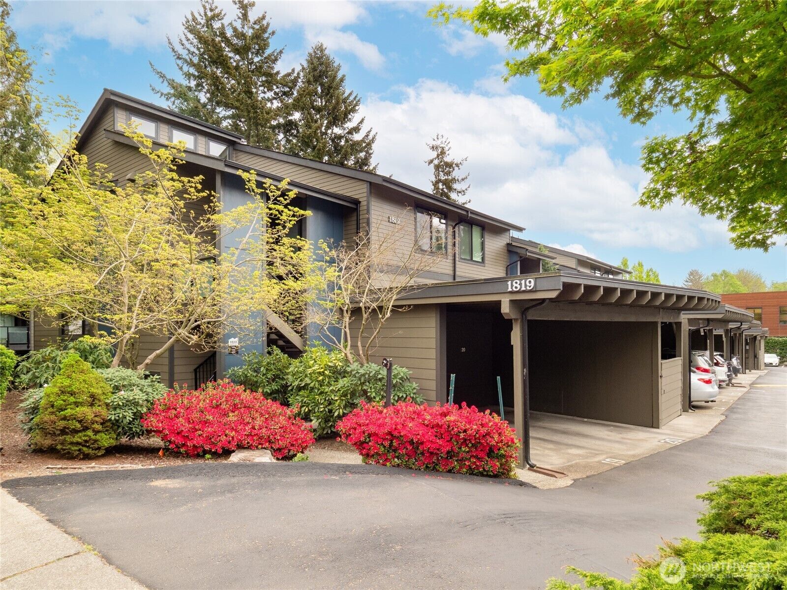Property Photo:  1819 N 107th Street 103  WA 98133 