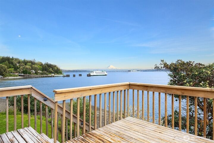 Property Photo:  13725 SW Pohl Road  WA 98070 