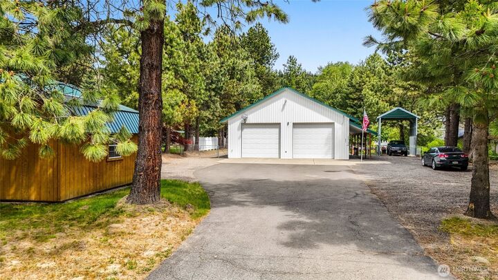 Property Photo:  1811  Hundley Road  WA 98922 