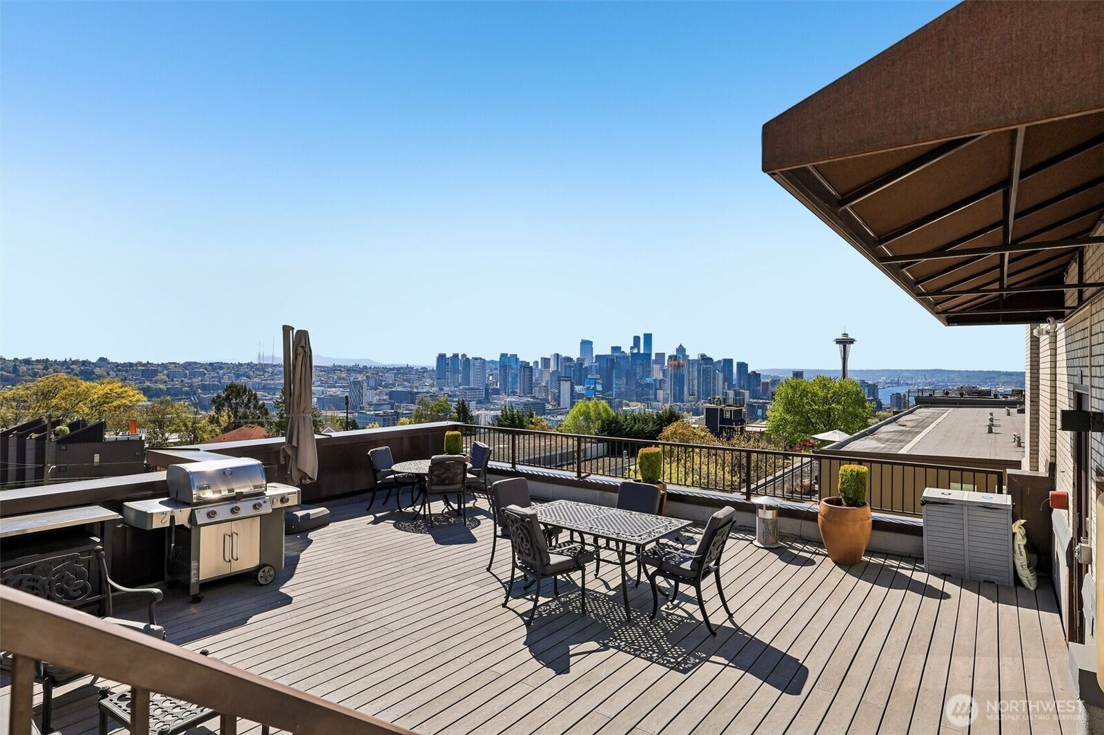 Property Photo:  201  Galer Street 534  WA 98109 
