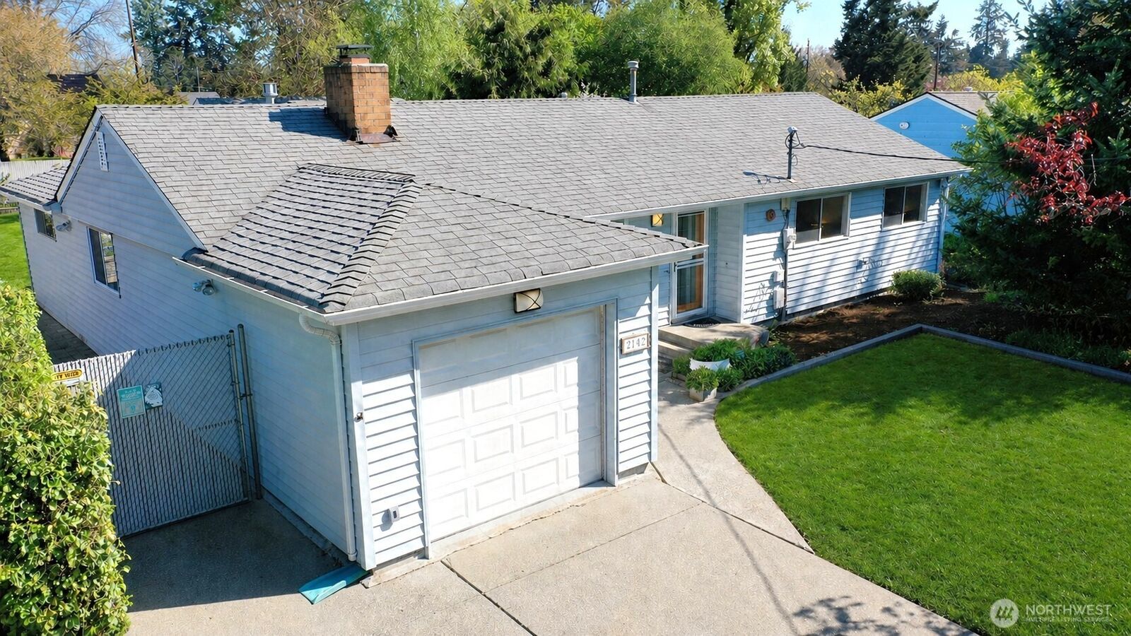 Property Photo:  2142 N 192nd Street  WA 98133 