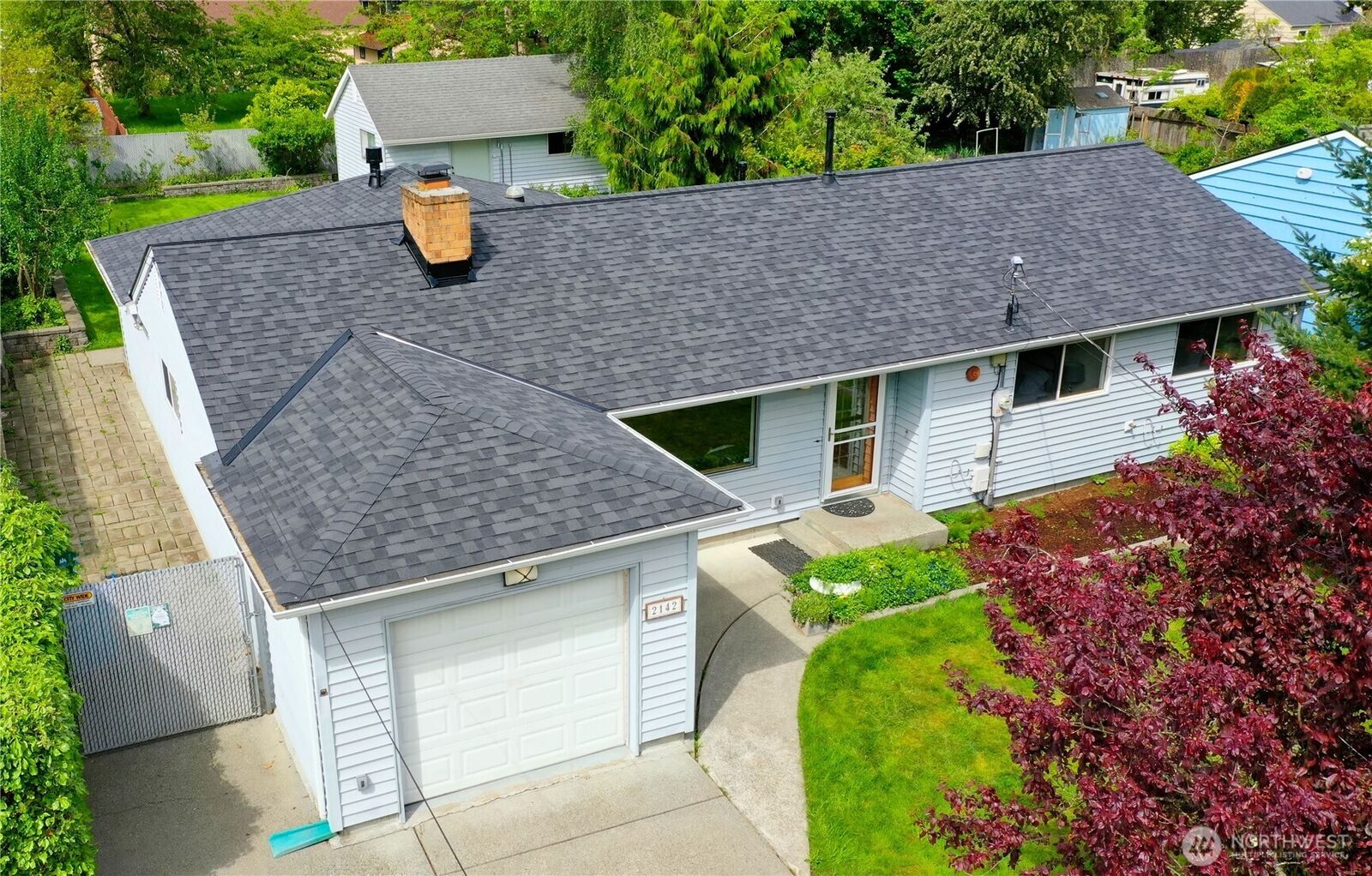 Property Photo:  2142 N 192nd Street  WA 98133 