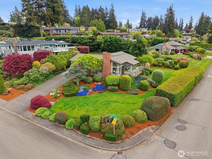 Property Photo:  911 S 294th Place  WA 98003 