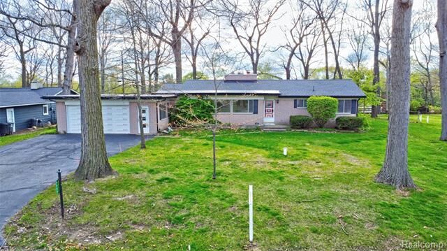 Property Photo: 6025 Princess Lane MI 48346