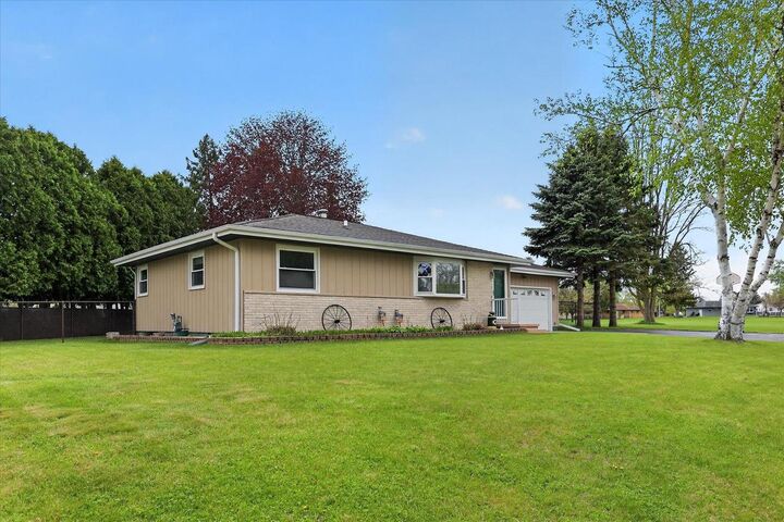 Property Photo:  300 Prairie Avenue  WI 53551 
