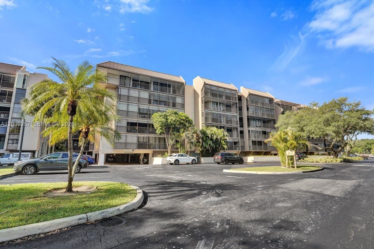 Property Photo:  2806 N 46th Ave D637  FL 33021 
