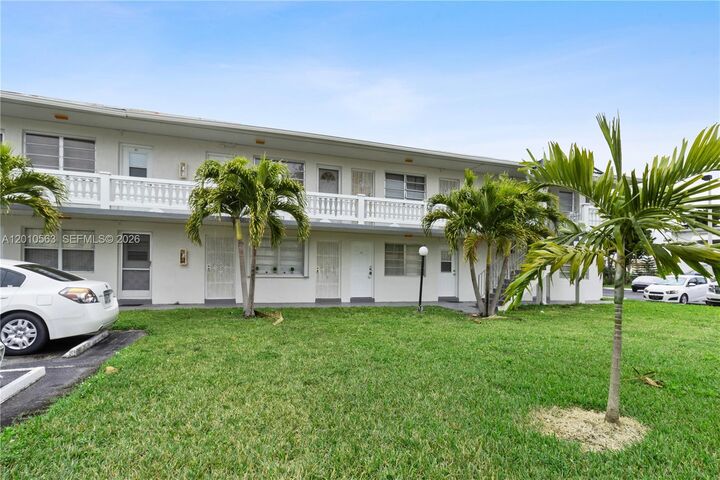 Property Photo:  165 NE 203rd Ter C20  FL 33179 