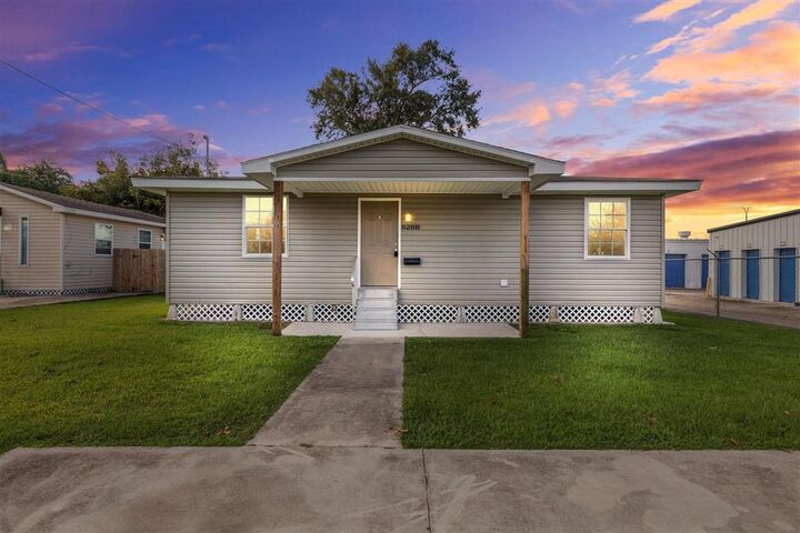 Property Photo:  628 15th Street  LA 70601 
