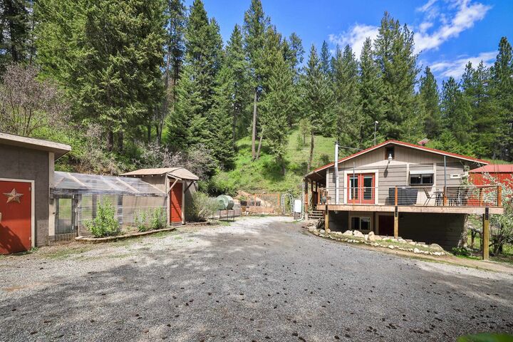 Property Photo:  22707 E Lakeview Rd  WA 99025 