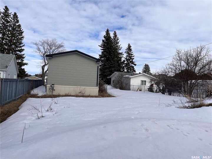 Property Photo: 218 4th Street N SK S0E 1E0