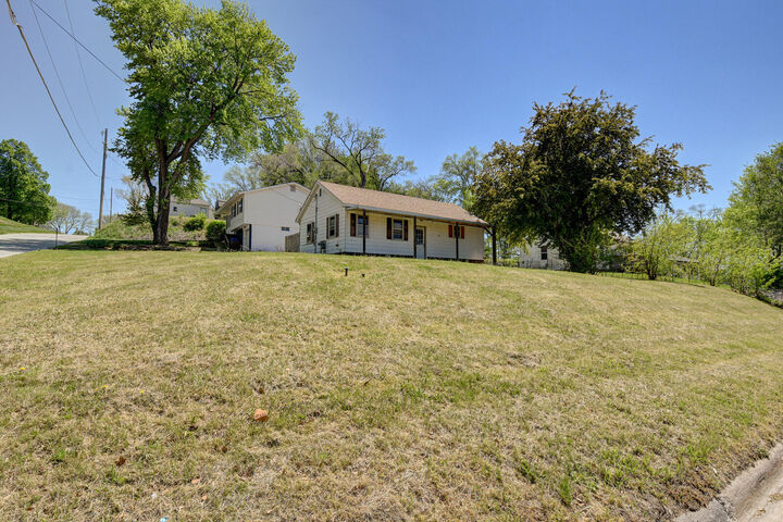 Property Photo:  111 N Elm  Street  IA 51534 