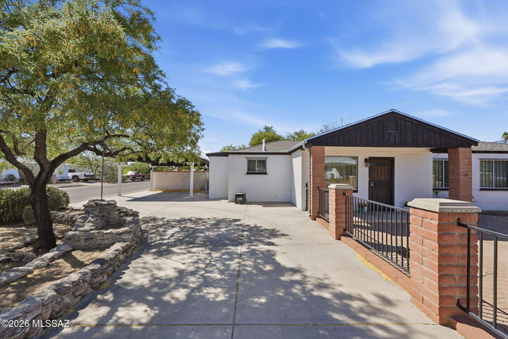 Property Photo:  5601 E Julius Stravenue  AZ 85712 