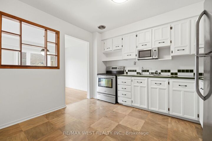 Property Photo: 318 Laurier Avenue 43 ON L9T 3M9