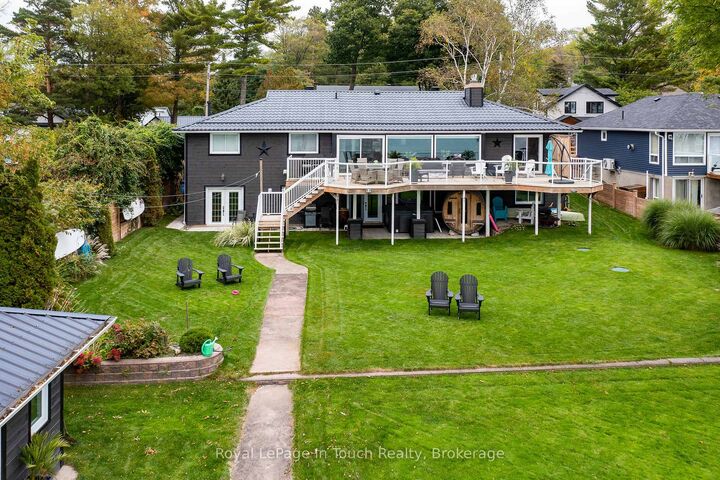 8 Tiny Beaches Road S — photo 1