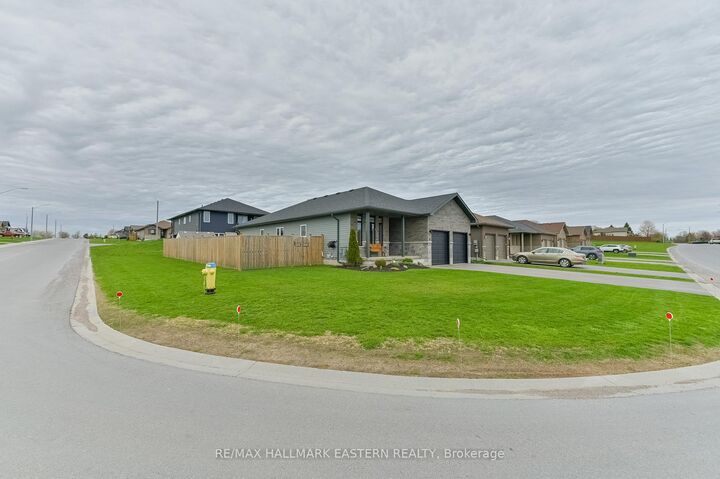 Property Photo: 97 Northumberland Boulevard ON K8V 0K9