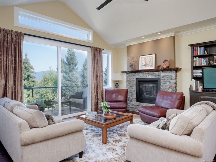 Property Photo:  806 Country Club Dr  BC V8H 0K8 
