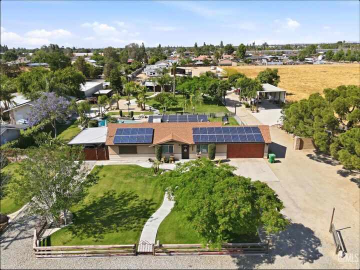 Property Photo:  10328 Shellabarger Rd Ca  CA 93312 
