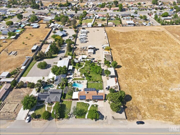 Property Photo:  10328 Shellabarger Rd Ca  CA 93312 