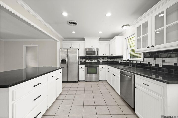 Property Photo:  9543 Greenbriar Dr  LA 70815 