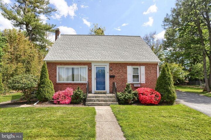 Property Photo:  8 Green Circle  PA 17011 