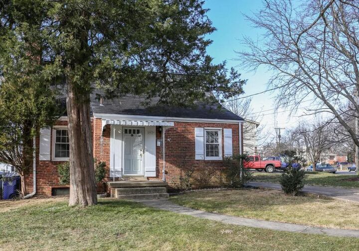 Property Photo:  1926 N Underwood Street  VA 22205 