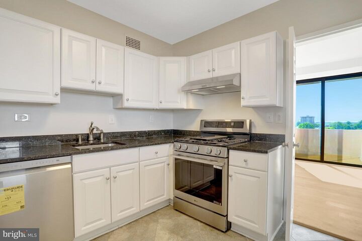 Property Photo:  4141 Henderson Road N 606  VA 22203 