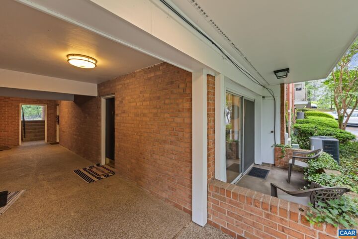 Property Photo: 1800 Jefferson Park Ave 86 VA 22903