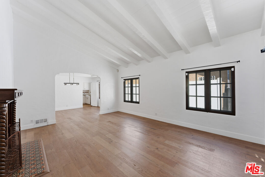 Property Photo:  537 N Poinsettia Pl  CA 90036 