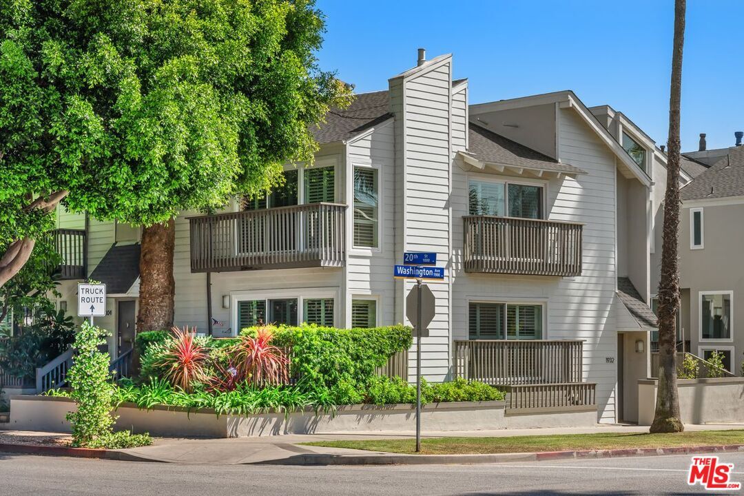 Property Photo:  1002 20th St  CA 90403 