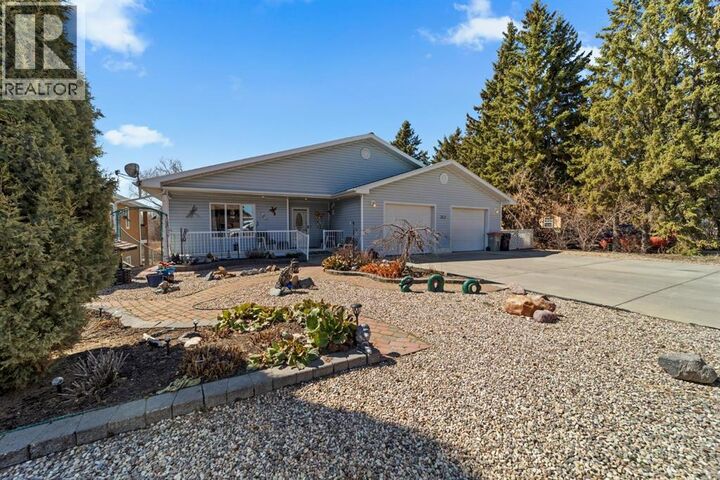 Property Photo:  5024 52 Street  AB T0C 1Z0 