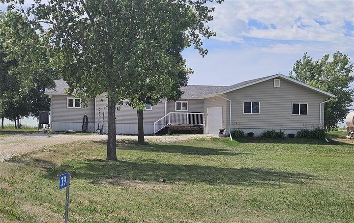 Property Photo: 39 Meadowlark Road MB R0C 2S0