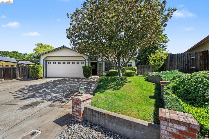 Property Photo: 1621 Ponderosa Dr CA 94561