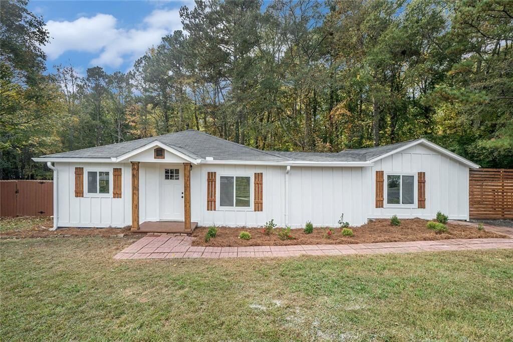 Property Photo:  4920 Hiram Lithia Springs Road Southwest Road  GA 30127 