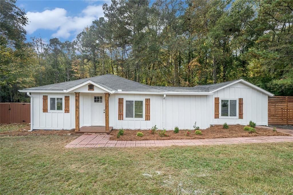 Property Photo:  4920 Hiram Lithia Springs Road Southwest Road  GA 30127 