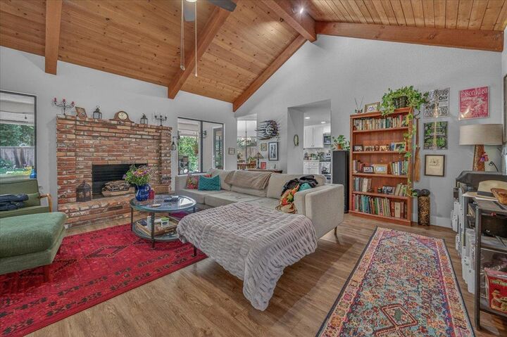 Property Photo: 368 E Finch Court CA 93730