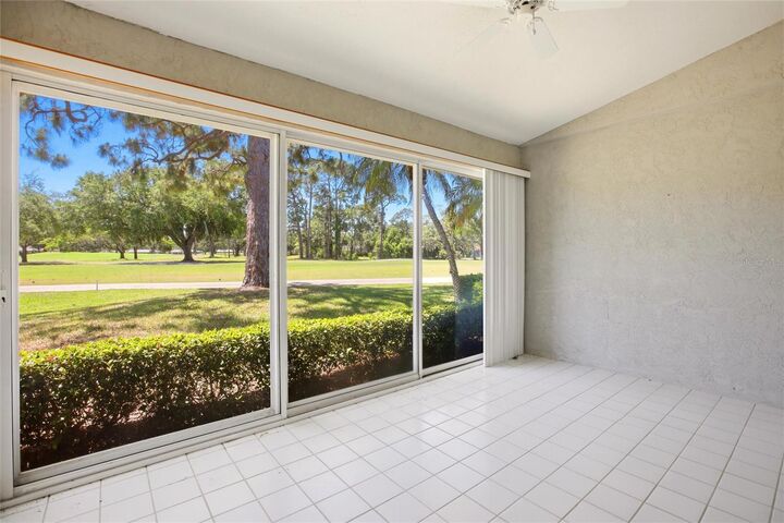 Property Photo:  5576 Country Club Way 5576  FL 34243 