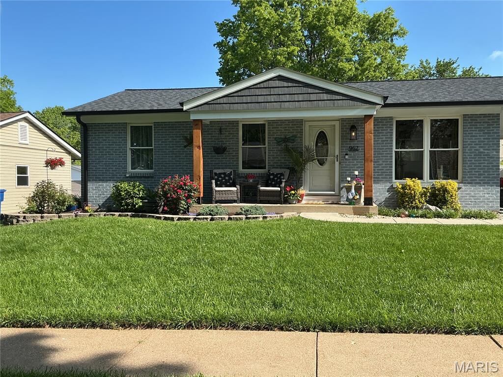 Property Photo:  962 Tree Trails Lane  MO 63026 