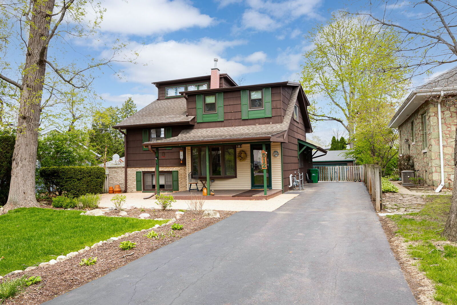 Property Photo:  512 W Eugenia Street  IL 60148 