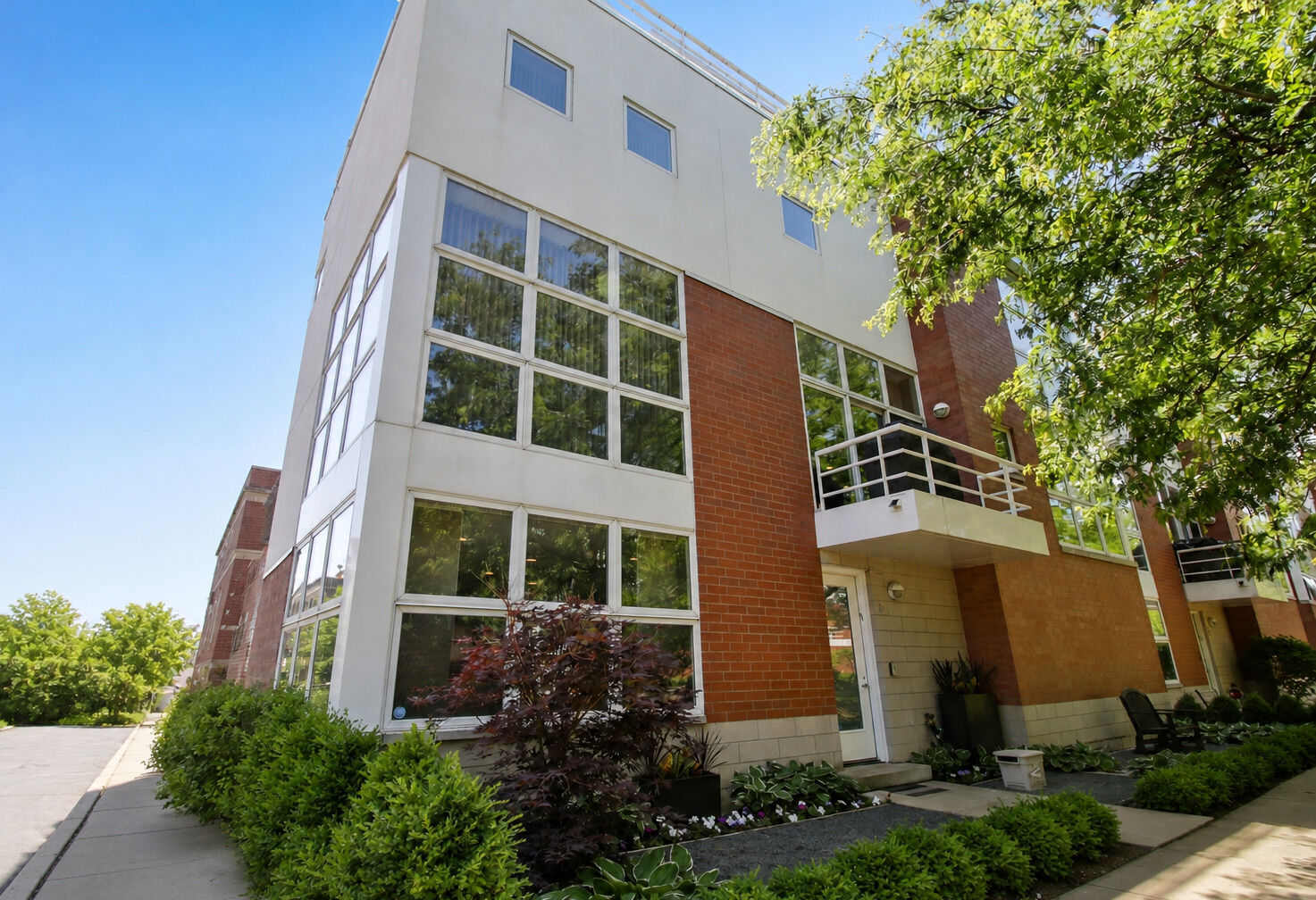 Property Photo:  