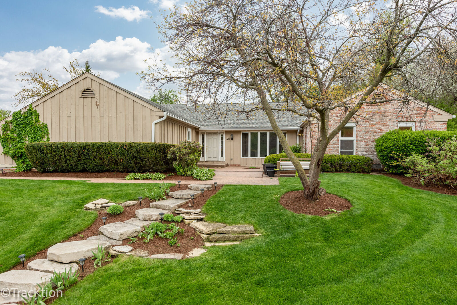 Property Photo:  1401 Golden Bell Court  IL 60515 