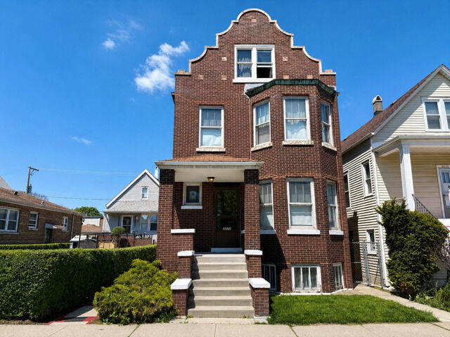 Property Photo:  3024 W 40th Place  IL 60632 