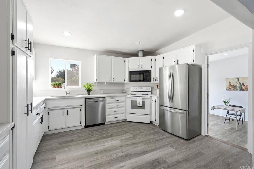 Property Photo:  1057 Metcalf Street  CA 92026 
