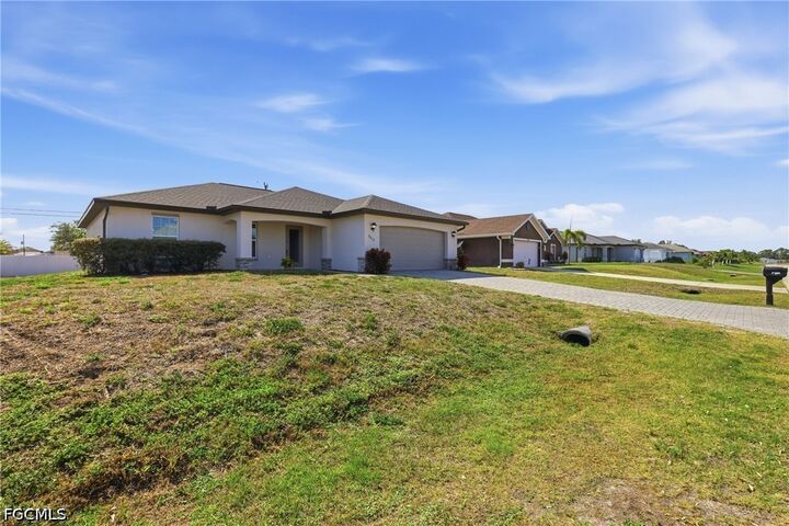 Property Photo:  2812 NE 2nd Place  FL 33909 