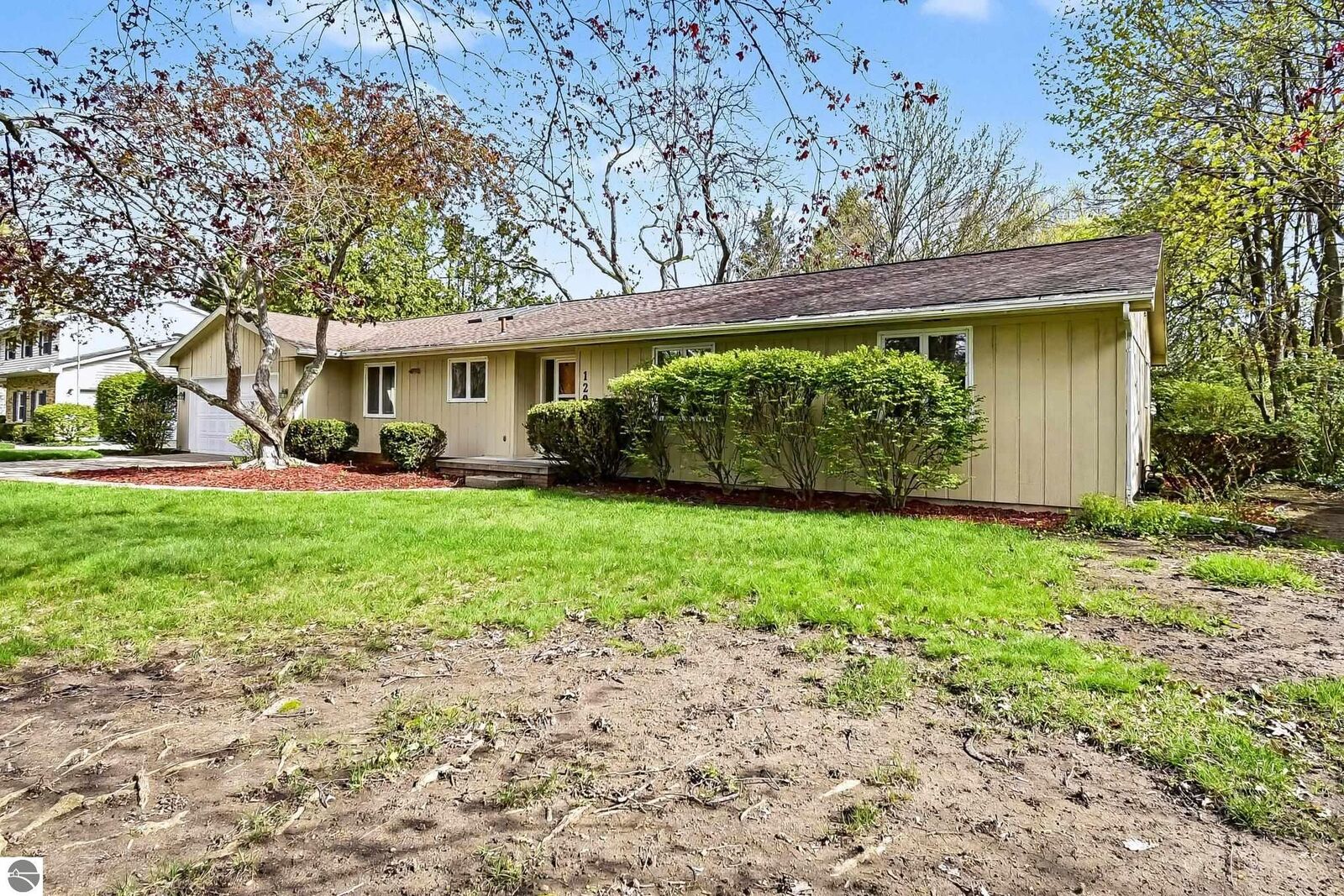 Property Photo:  1203 Glenwood Drive  MI 48858 