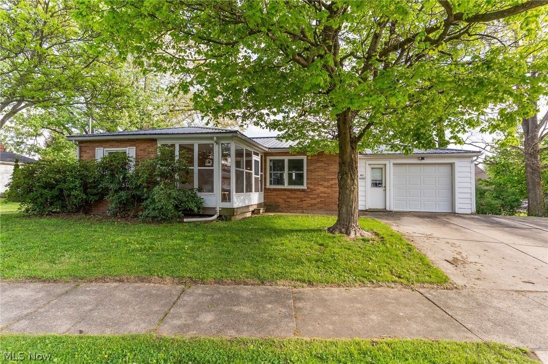 Property Photo:  401 E Wilson Avenue  OH 44420 